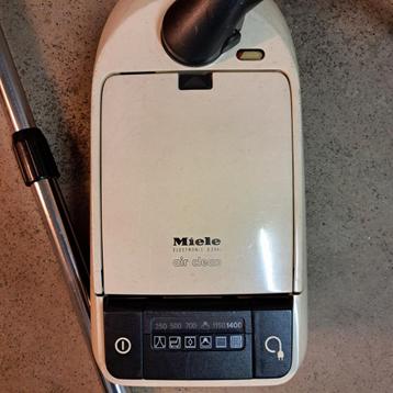 Miele Stofzuiger Electronic S 254i - 1400 Watt beschikbaar voor biedingen