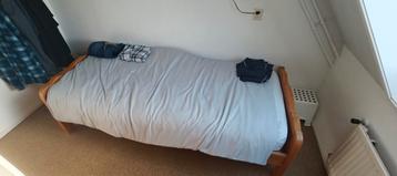 Eenpersoonsbed + Nieuw Matras - Zelf Demonteren beschikbaar voor biedingen