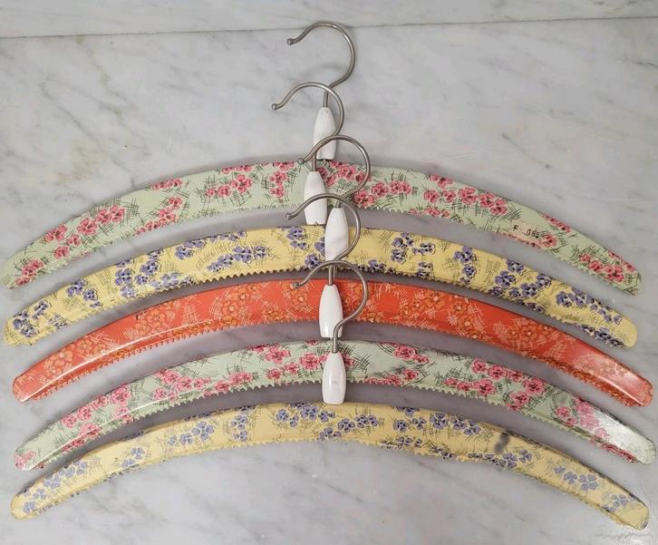 5 vintage kledinghangers, Kleding | Dames, Kledinghangers, Zo goed als nieuw, Overige materialen, Ophalen of Verzenden