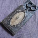 Antiek Schaartje in Leren Hoes met Petit Point Borduurwerk, Verzenden