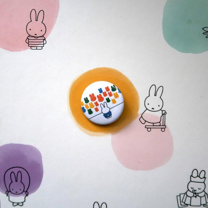 Nijntje Pluis 25MM Pin Button Badge Broche, Verzamelen, Speldjes, Pins en Buttons, Nieuw, Button, Overige onderwerpen, Verzenden