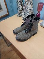 Dr. Martens Ruit Boot - Maat 40 - Nauwelijks Gedragen, Kleding | Dames, Schoenen, Dr Martens, Verzenden, Zo goed als nieuw, Lage of Enkellaarzen