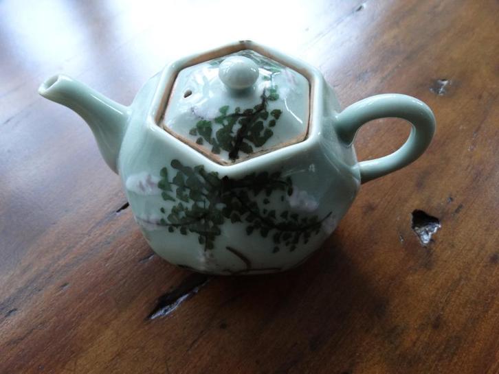 Celadon theepot, trekpotje, bloemen bladeren, Antiek en Kunst, Antiek | Porselein, Ophalen of Verzenden