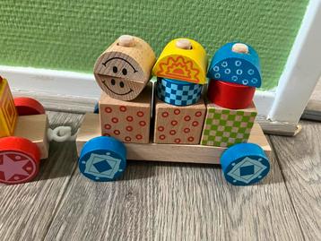 Houten Trein met Blokken beschikbaar voor biedingen