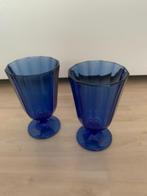 Blauwe glazen op voet 2x Nieuw, Antiek en Kunst, Ophalen of Verzenden