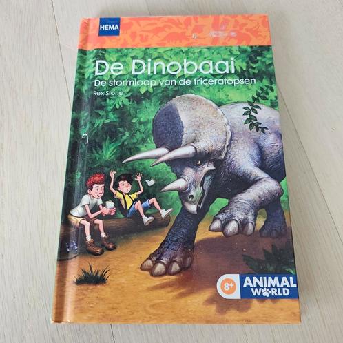 De dinobaai De stormloop van de triceratopsen, Boeken, Kinderboeken | Jeugd | onder 10 jaar, Zo goed als nieuw, Ophalen of Verzenden