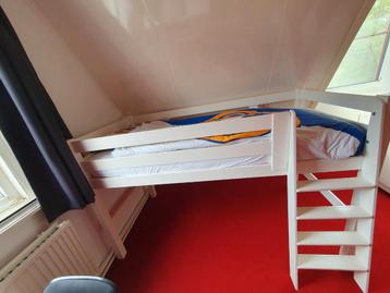 Witte Hoogslaper - Ideaal voor Kleine Kamers! beschikbaar voor biedingen