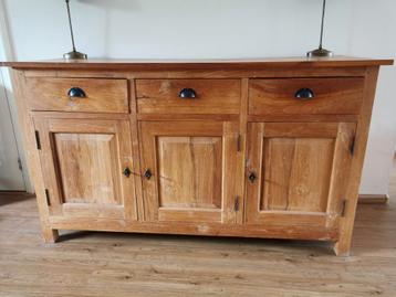 Teakhouten dressoir beschikbaar voor biedingen