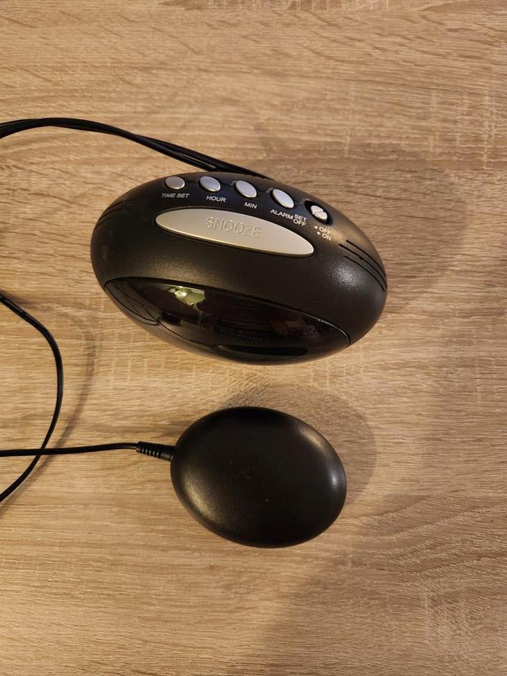 Sonic Traveler Wekker voor Slechthorenden, Huis en Inrichting, Woonaccessoires | Klokken, Zo goed als nieuw, Wekker of Tafelklok