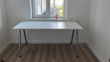 Ikea Galant bureau met stekkerdoos. Poten zijn verstelbaar. - afbeelding 1
