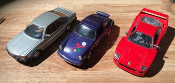 3 auto’s 1:24 Mercedes, Porsche, Ferarri beschikbaar voor biedingen