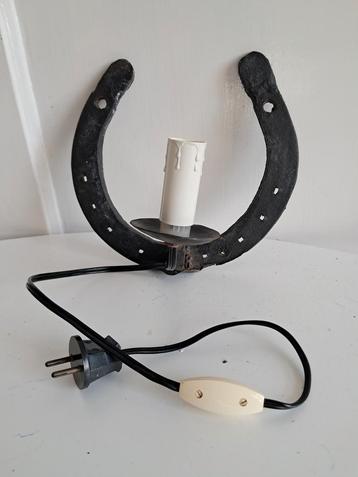 Unieke Hoefijzer Wandlamp beschikbaar voor biedingen
