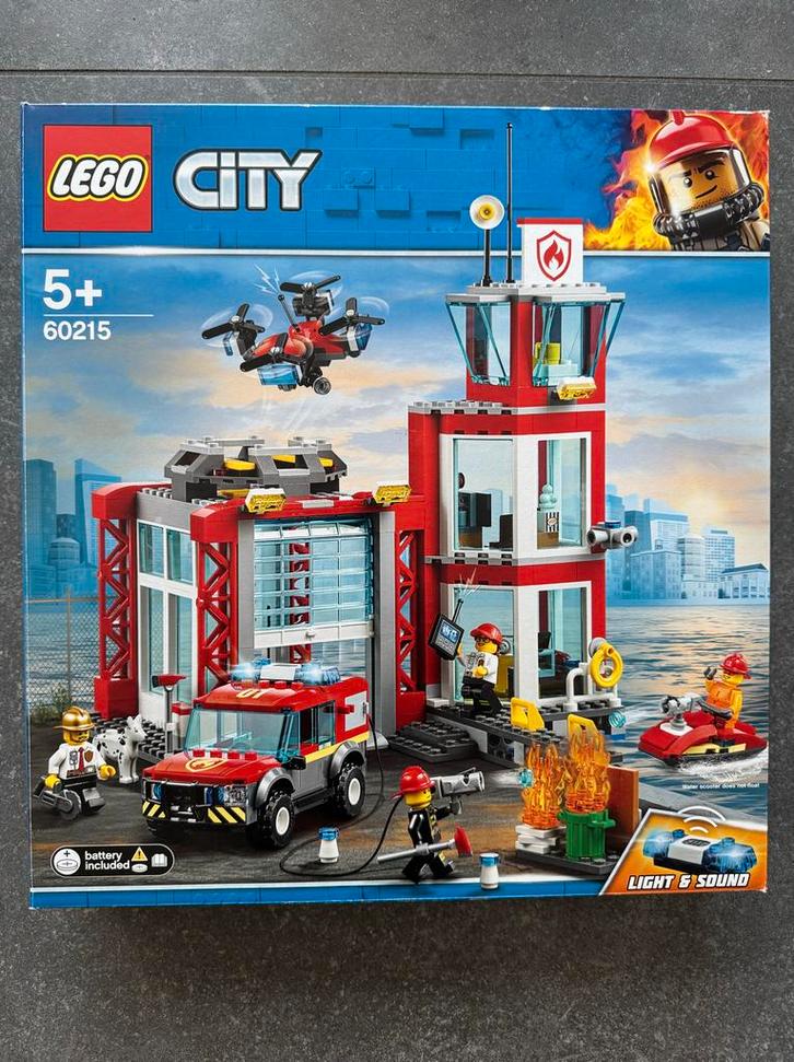 Lego City Brandweerkazerne 60215, Kinderen en Baby's, Speelgoed | Duplo en Lego, Zo goed als nieuw, Lego, Complete set, Ophalen of Verzenden