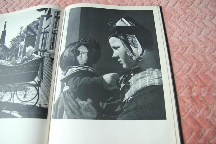 Klederdrachten De schoonheid van ons land. Land en Volk 1962, Boeken, Overige Boeken, Gelezen, Ophalen of Verzenden