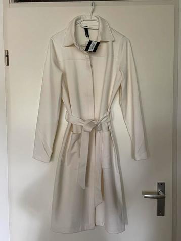 Leuke witte doorknoop jurk / jas nieuw was 90 euro beschikbaar voor biedingen