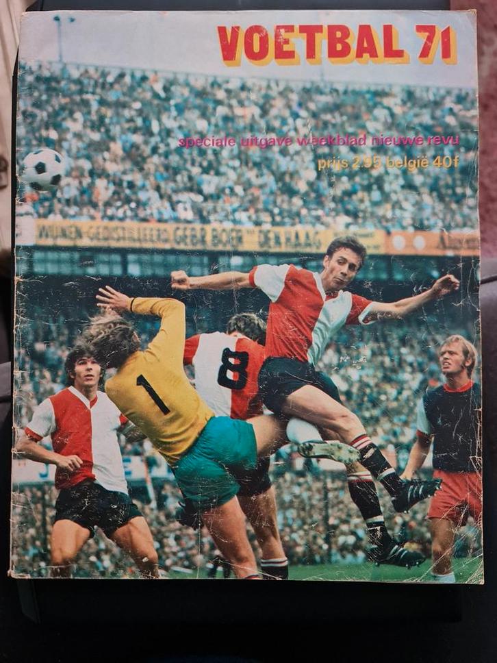 Voetbal 71 - Speciale Uitgave Weekblad Nieuwe Revu, Verzamelen, Sportartikelen en Voetbal, Ophalen of Verzenden