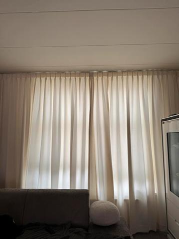Gordijnen kleur creme 2 maal stel en 1 maal enkel gordijn beschikbaar voor biedingen