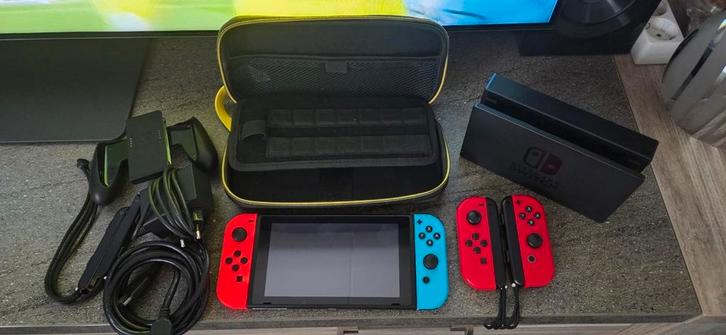 Nintendo switch V2, Spelcomputers en Games, Spelcomputers | Nintendo Switch, Zo goed als nieuw, Switch 2019 Upgrade, Met 3 controllers of meer