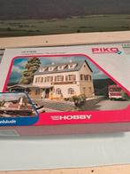 PIKO H0 61830 LANDGASTHOF KRONE, Ophalen of Verzenden, Gelijkstroom, Wagon, Piko