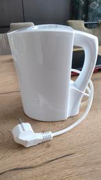 Kleine witte waterkoker voor  ruim 1 liter, Ophalen of Verzenden, Zo goed als nieuw