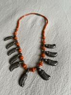 Vintage Ketting met Oranje Kralen en Zilveren Bedels, Sieraden, Tassen en Uiterlijk, Kettingen, Met hanger, Gebruikt, Oranje, Ophalen of Verzenden