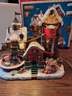 Lemax Elf Made Toy Factory., Diversen, Kerst, Ophalen of Verzenden, Zo goed als nieuw