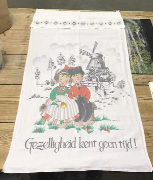 Overhanddoek ‘gezelligheid kent geen tijd’, Antiek en Kunst, Curiosa en Brocante, Ophalen of Verzenden