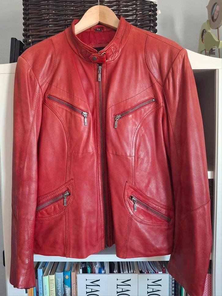 Saki rood zacht lederen jasje mt 48 volgens label, Kleding | Dames, Jassen | Zomer, Gedragen, Maat 42/44 (L), Rood, Ophalen of Verzenden