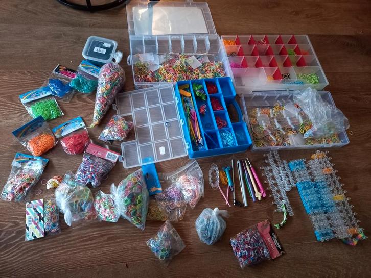 Heel veel loom spullen inclusief bakken, Hobby en Vrije tijd, Knutselen, Zo goed als nieuw, Ophalen of Verzenden