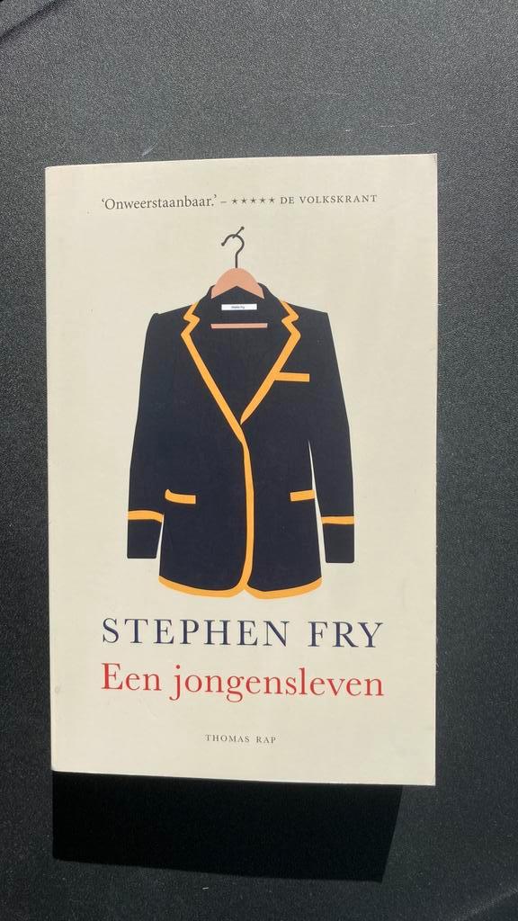 Stephen Fry - Een jongensleven, Boeken, Overige Boeken, Zo goed als nieuw, Ophalen of Verzenden
