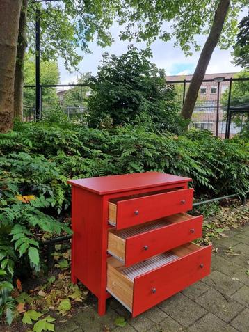 Rode ladekast Hemnes beschikbaar voor biedingen