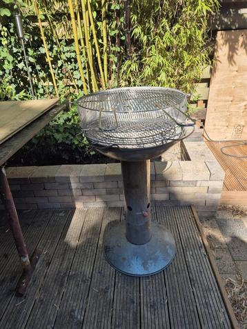 Staande BBQ - Gebruikt - Diameter 50cm beschikbaar voor biedingen