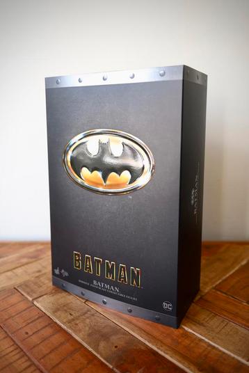 Hot toys batman 1989 (nieuwe versie) beschikbaar voor biedingen