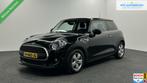 Mini Mini 1.5 Cooper NAVIGATIE CRUISE CARPLAY 136 PK, Auto's, Mini, Voorwielaandrijving, Gebruikt, 4 stoelen, Zwart