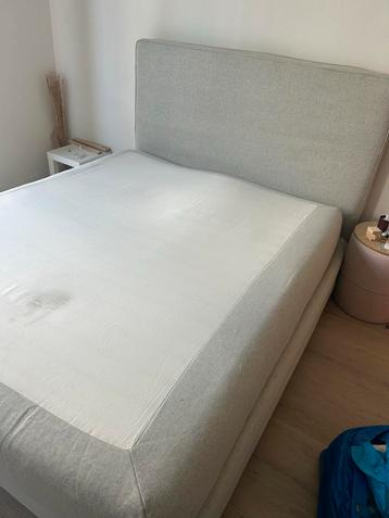 Grijze Boxspring 160x200 beschikbaar voor biedingen