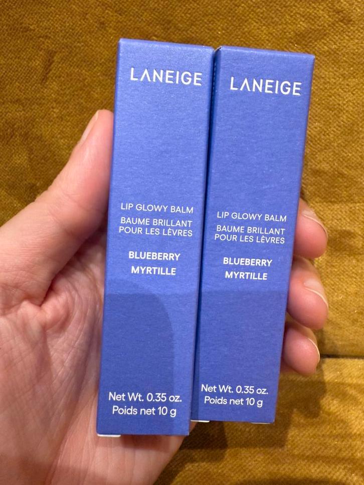 Laneige Lip glowy balm blueberry, Sieraden, Tassen en Uiterlijk, Uiterlijk | Gezichtsverzorging, Nieuw, Lippen, Ophalen of Verzenden