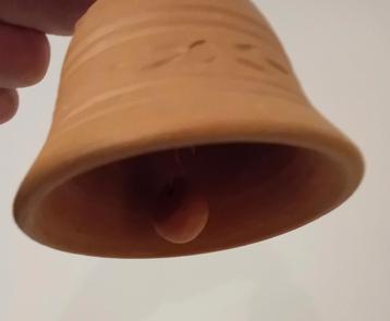 Terracotta Klokje - Kerstboomversiering/Tafelbel beschikbaar voor biedingen