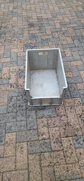 Gratis af te halen kunststof krat LxBxH 60x40x32cm beschikbaar voor biedingen