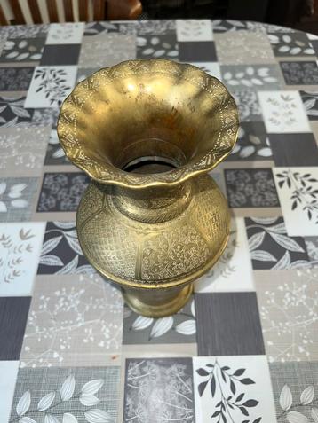 Mooie bronze antieke vaas. beschikbaar voor biedingen