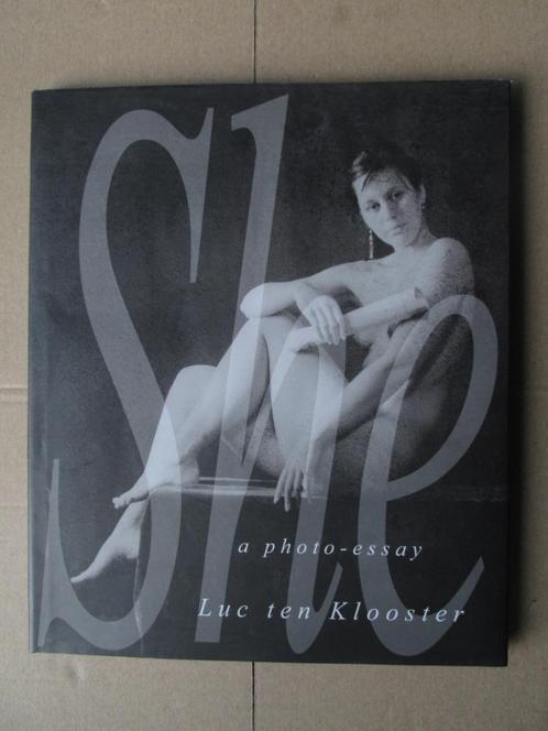 She – a photo essay (Fotoboek vrouwen voor de camera lens), Boeken, Kunst en Cultuur | Fotografie en Design, Fotografen, Ophalen of Verzenden