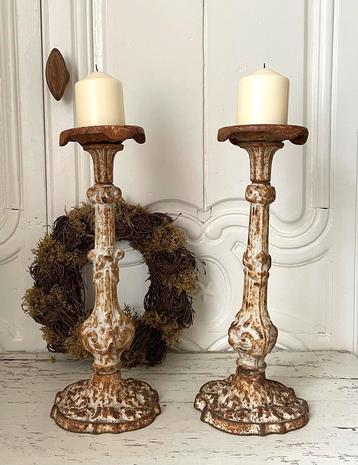 Brocante oude gietijzeren kandelaar beschikbaar voor biedingen