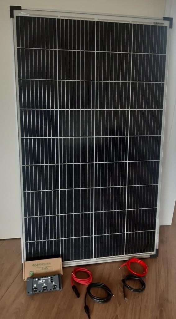 130 watt zonnepaneel met laadregelaar en aansluit kabels, Caravans en Kamperen, Camper-accessoires, Zo goed als nieuw, Ophalen