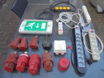 Elektra materialen, verlengsnoer, nooduitgang, stopcontact beschikbaar voor biedingen