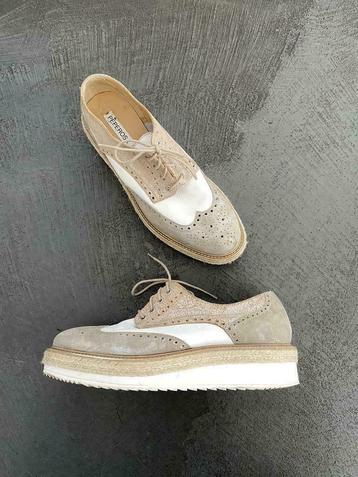 F888 Peperosa: mt. 41 veterschoen schoenen lage hak beige beschikbaar voor biedingen