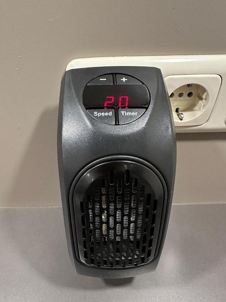 Stopcontactverwarming - 400W, Doe-het-zelf en Verbouw, Verwarming en Radiatoren, Zo goed als nieuw, Radiator, 200 tot 500 watt