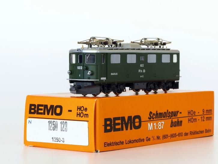 Nieuwe Bemo RhB E Lok Ge 4/4 I 603 "BADUS" (H0m), Hobby en Vrije tijd, Modeltreinen | H0, Nieuw, Locomotief, Gelijkstroom, Overige merken