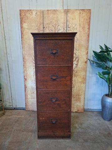 Antieke ladekast, archiefkast afm. 49x65cm en 137cm hoog.


 beschikbaar voor biedingen