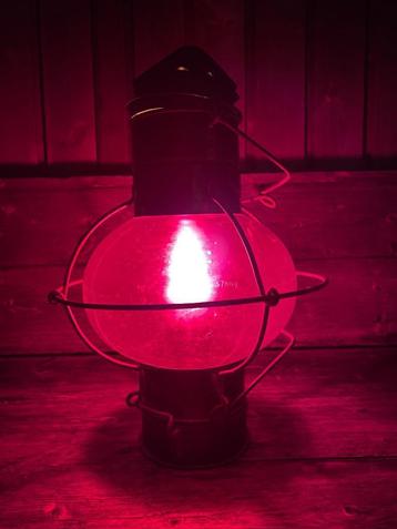 Prachtige oude koperen hang scheepslamp beschikbaar voor biedingen