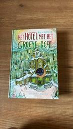 Kate Milford - Het hotel met het groene licht, Ophalen of Verzenden, Zo goed als nieuw, Kate Milford