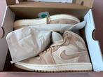 Nike Air Jordan 1 Mid SE - Maat 40 - Zalm/Beige - Nieuw!, Kleding | Dames, Schoenen, Ophalen of Verzenden, Zo goed als nieuw, Beige